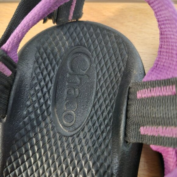 Chaco Girls Adjustable Strap Sandals Black & Purple Size 2 Outdoor Comfort Durab - Picture 2 of 5